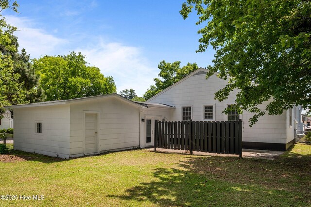 306 Oak Dr, Tarboro, NC 27886 - view of rear view of house