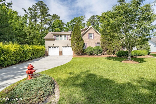 315 Thomas Pl, Washington, NC 27889 - traditional-style house featuring concrete driveway, a front yard, and a garage