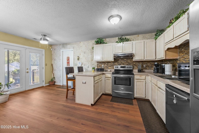 119 Cobblestone Trl, Jacksonville, NC 28546 - kitchen with stainless steel appliances, a peninsula, under cabinet range hood, french doors, and light countertops