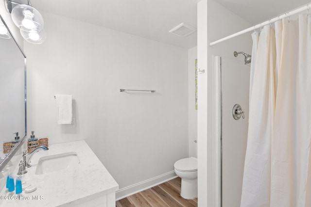 305 S Bald Head Wynd Wynd Unit 16, Bald Head Island, NC 28461 - full bath featuring wood finished floors, vanity, toilet, and a shower with shower curtain
