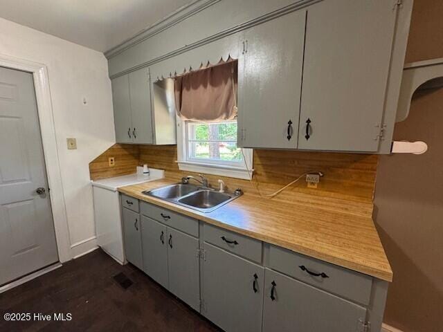 3321 US-13 N, Ahoskie, NC 27910 - kitchen featuring a sink, light countertops, gray cabinetry, decorative backsplash, and baseboards