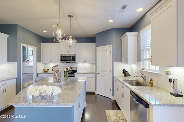 205 River Oats Ct, Holly Ridge, NC 28445 - kitchen featuring stainless steel appliances, a sink, decorative backsplash, white cabinets, and dark wood finished floors