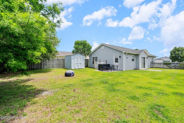 7321 Haskell Ct, Wilmington, NC 28411 - view of yard with a patio area