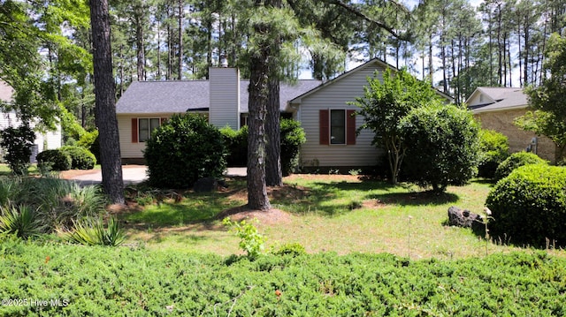 1819 Caracara Dr, New Bern, NC 28560 - view of front of home featuring a chimney and a front yard