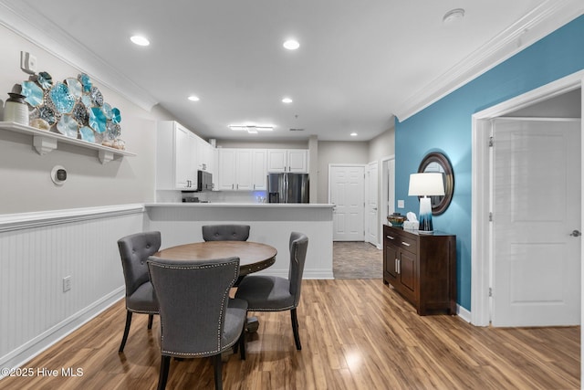 395 S Crow Creek Dr Unit 1511, Calabash, NC 28467 - dining space featuring crown molding, light wood-type flooring, wainscoting, baseboards, and recessed lighting