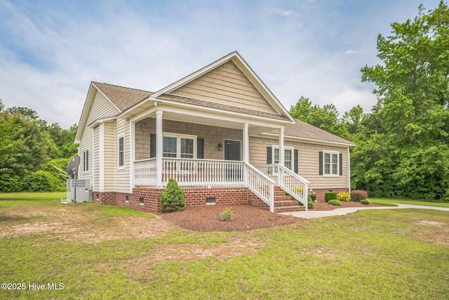 6428 Salem Ridge Dr, Grifton, NC 28530 - bungalow with a front lawn, a shingled roof, crawl space, and a porch