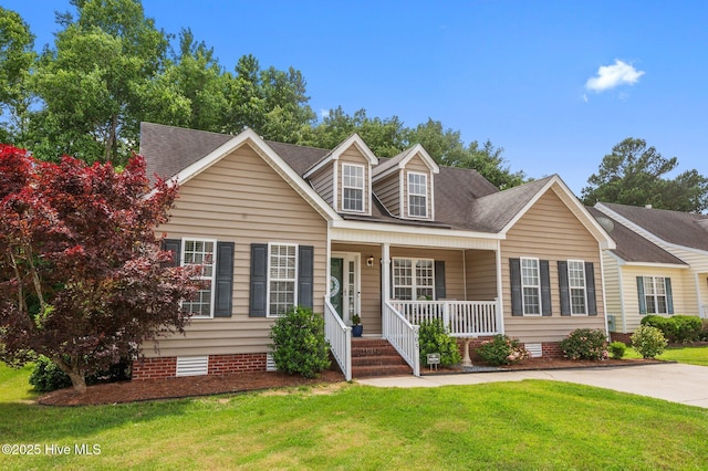 905 Sebring Dr, Winterville, NC 28590 - cape cod house featuring covered porch, a front yard, crawl space, and a shingled roof