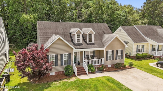 905 Sebring Dr, Winterville, NC 28590 - cape cod-style house with covered porch, crawl space, a front lawn, and a shingled roof