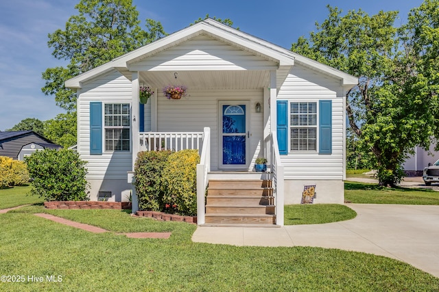 2003 Riverview Ln, Morehead City, NC 28557 - bungalow with a front yard and a porch