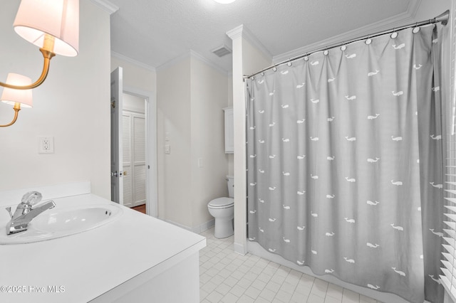 809 Greenbriar Rd, Kinston, NC 28501 - full bathroom with crown molding, vanity, toilet, a shower with curtain, and baseboards
