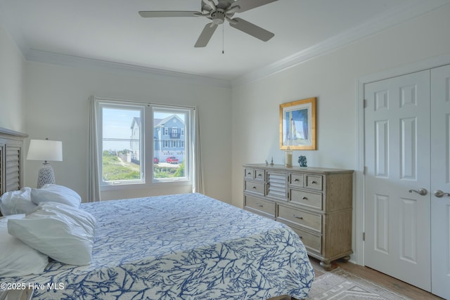 601 New River Inlet Rd, North Topsail Beach, NC 28460 - bedroom featuring crown molding, light wood-type flooring, and ceiling fan