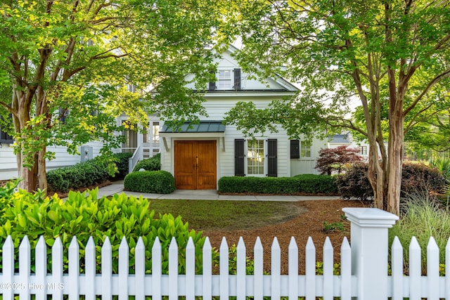 588 E Harborside Rd, Oriental, NC 28571 - view of front of home with a fenced front yard