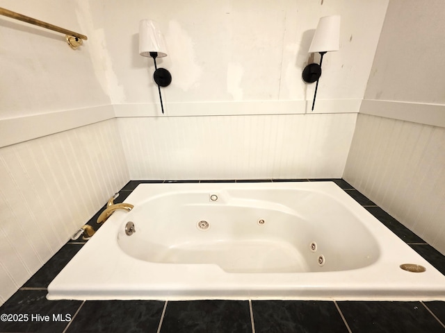 1700 Green Springs Rd, New Bern, NC 28560 - full bathroom featuring a jetted tub