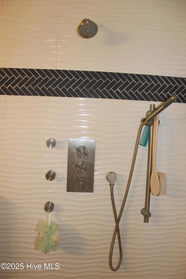 121 Pine Grove Rd, Newport, NC 28570 - bathroom view of tiled shower