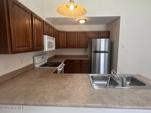 104 Lincoln Place Cir, Leland, NC 28451 - kitchen with white appliances, a sink, and light countertops