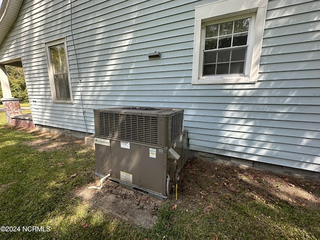 114 Rhodes Ave, Windsor, NC 27983 - exterior view of cooling unit and mail area