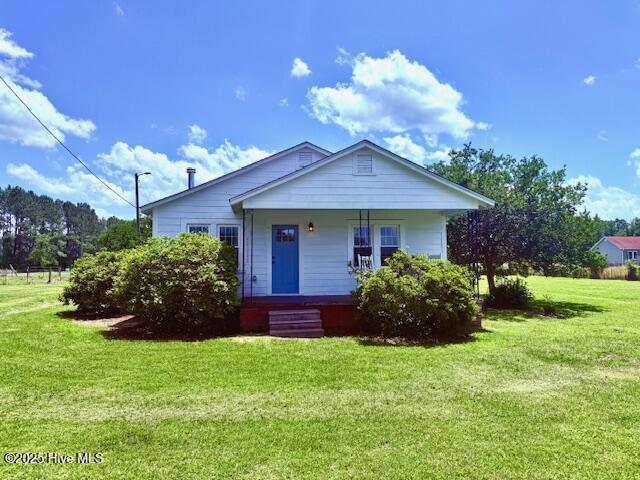 4407 Shiloh Rd, Willard, NC 28478 - bungalow-style home with a porch and a front yard