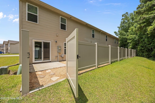 312 Glenellen Loop Rd, Midway Park, NC 28544 - rear view of property with a patio