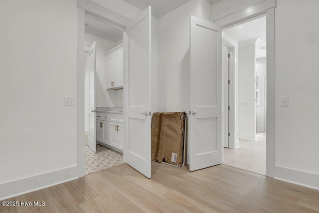 324 Grayhawk Cir, Wilmington, NC 28411 - hall featuring light wood-style floors and baseboards