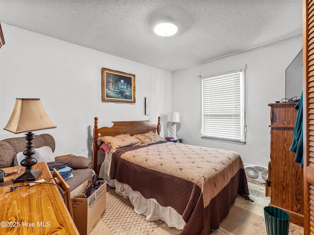 323 Alexander Rouse Rd, Kinston, NC 28504 - bedroom featuring a textured ceiling