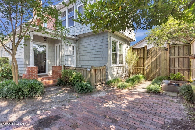 114 N 16th St, Wilmington, NC 28401 - view of front facade featuring a patio