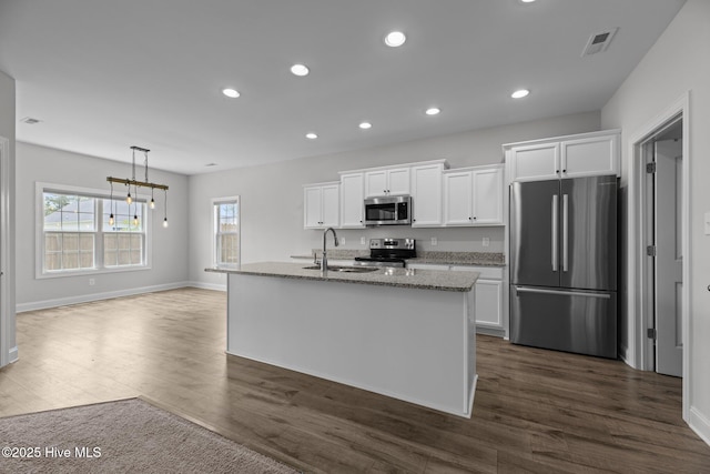2001 Snapper St, New Bern, NC 28562 - kitchen with appliances with stainless steel finishes, a sink, white cabinets, a kitchen island with sink, and dark wood-style flooring