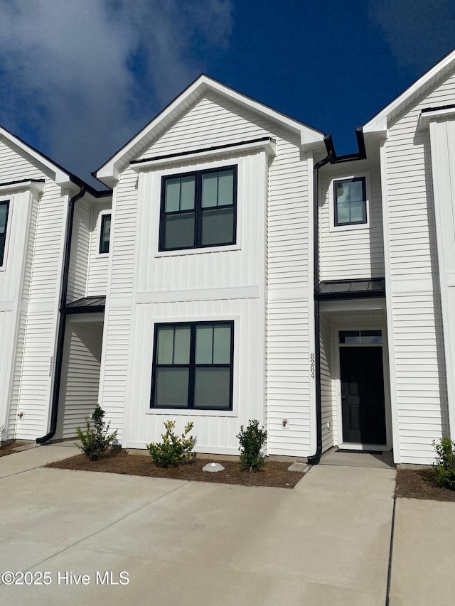 8288 Paramount Pt, Winnabow, NC 28479 - view of front of property featuring board and batten siding