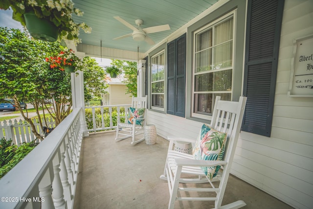 1309 N Pasteur St, New Bern, NC 28560 - porch featuring a ceiling fan