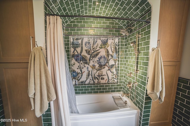 1309 N Pasteur St, New Bern, NC 28560 - full bath featuring shower / bathtub combination with curtain
