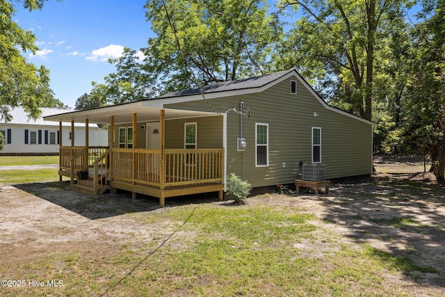 10378 Neuse Rd, Grantsboro, NC 28529 - view of front of property featuring covered porch and a front lawn