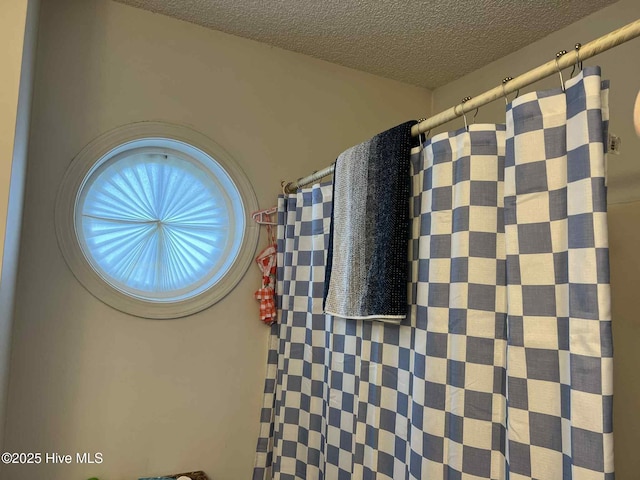 5707 Mossberg Ct, Wilmington, NC 28405 - full bath with a textured ceiling