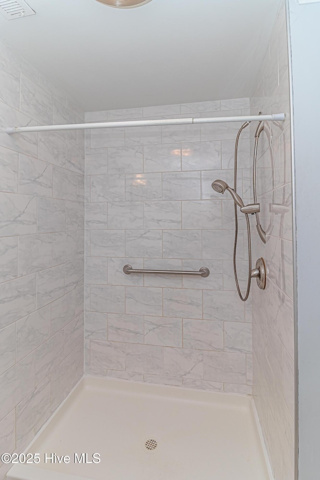 102 Plantation Rd, Goldsboro, NC 27530 - bathroom featuring a tile shower