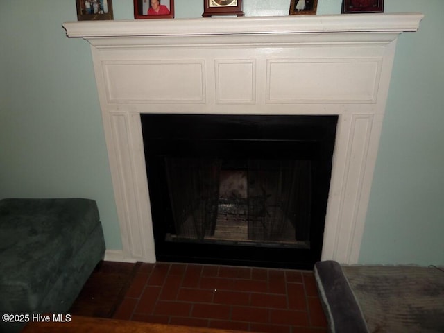 222 Rivershore Dr, New Bern, NC 28560 - detailed view of a fireplace with flush hearth