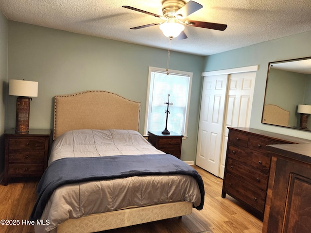 1108 Plymouth Dr, New Bern, NC 28562 - bedroom with light wood-style flooring, a textured ceiling, ceiling fan, and a closet