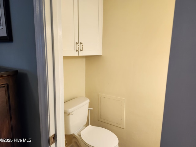 1108 Plymouth Dr, New Bern, NC 28562 - bathroom with toilet
