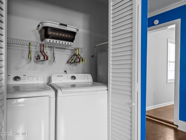 329 Buckhead Rd, Hubert, NC 28539 - laundry room featuring independent washer and dryer, wood finished floors, and baseboards