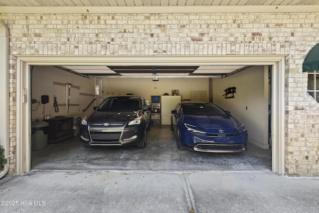 418 Grants Creek Rd, Jacksonville, NC 28546 - garage featuring driveway