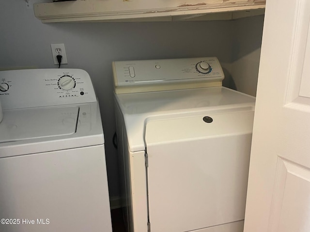 713 Varsity Dr, Wilmington, NC 28403 - laundry room featuring washer and dryer