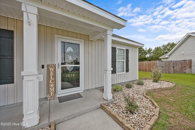 1014 Ponderosa Pl, Jacksonville, NC 28546 - entrance to property featuring board and batten siding