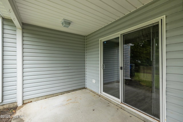 202 Courtyard W, Newport, NC 28570 - view of patio