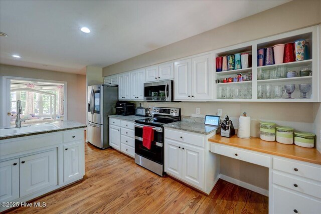547 Deer Run Rd, New Bern, NC 28562 - kitchen featuring stainless steel appliances, a sink, white cabinetry, light wood-style floors, and recessed lighting