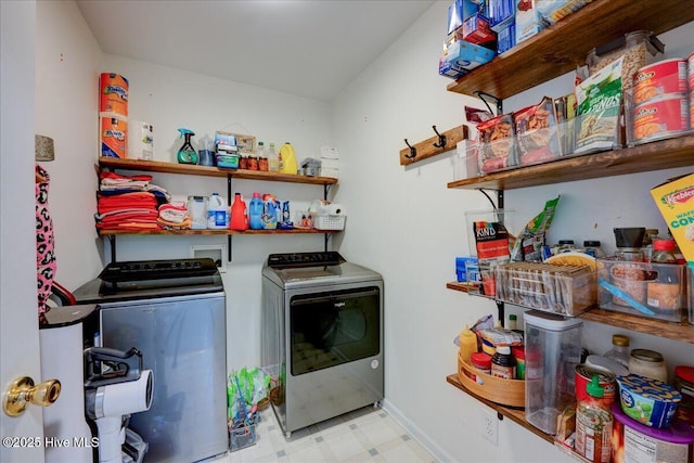 547 Deer Run Rd, New Bern, NC 28562 - washroom featuring washing machine and clothes dryer, light flooring, and baseboards