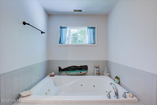 547 Deer Run Rd, New Bern, NC 28562 - bathroom featuring a jetted tub