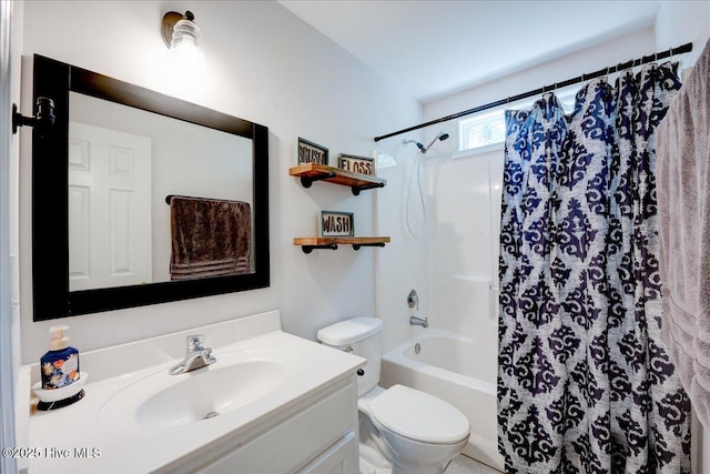 547 Deer Run Rd, New Bern, NC 28562 - full bath with toilet, vanity, and shower / tub combo