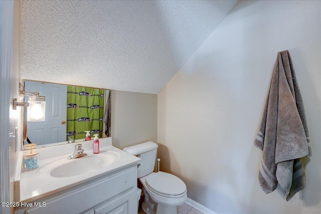 547 Deer Run Rd, New Bern, NC 28562 - bathroom featuring a textured ceiling, vanity, toilet, and vaulted ceiling