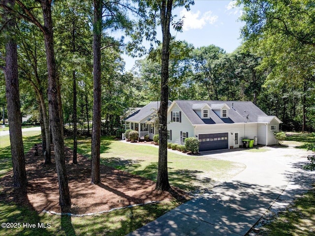 547 Deer Run Rd, New Bern, NC 28562 - view of front facade featuring concrete driveway, a front yard, and view of wooded area