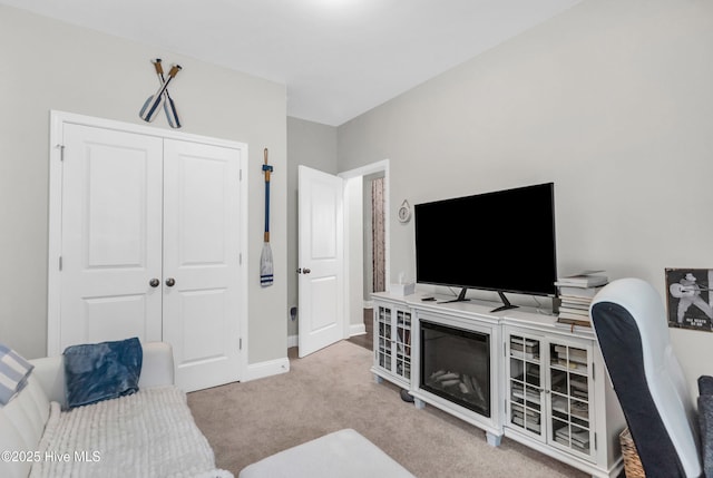 1700 Sun Palms Blvd SE, Bolivia, NC 28422 - carpeted living area featuring baseboards and a desk
