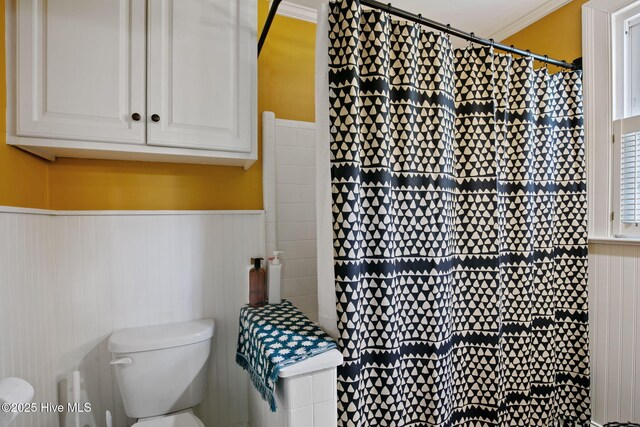 1305 Kenan St NW, Wilson, NC 27893 - bathroom featuring toilet, wainscoting, and a shower with curtain