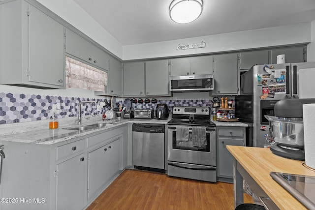 24 Donnell, Havelock, NC 28532 - kitchen with stainless steel appliances, a sink, light wood-style floors, and gray cabinets