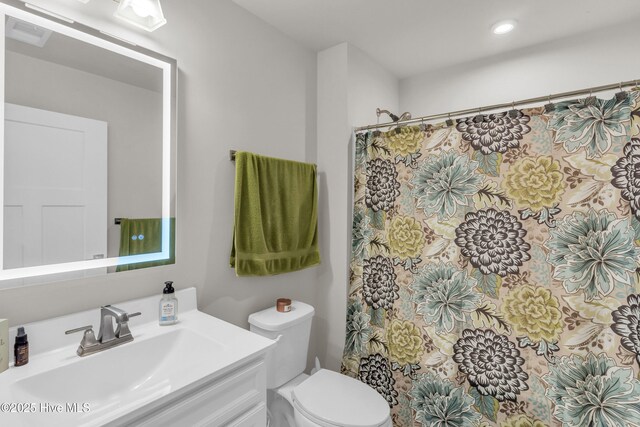 818 Ashlar Cir, Navassa, NC 28451 - bathroom featuring vanity, toilet, a shower with curtain, and recessed lighting